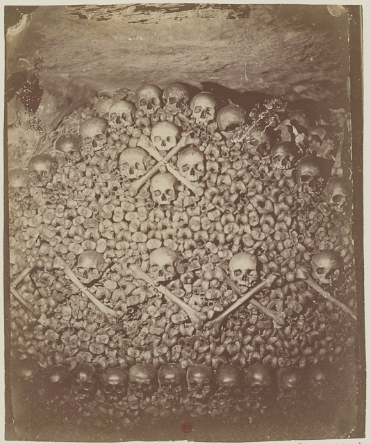 1862 photograph of the Catacombs. The director commissioned Nadar to document the tunneled ossuary.