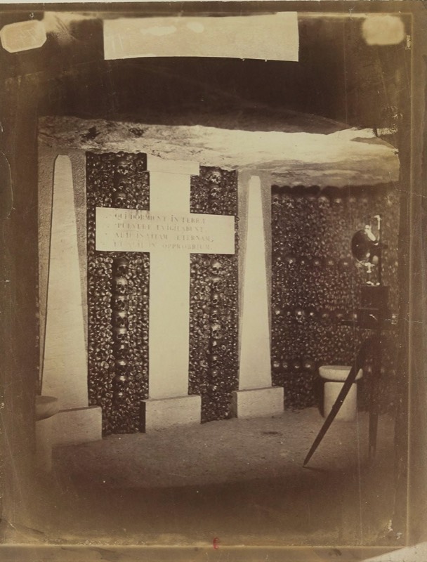 Nadar lights illuminating more of the Catacombs. 1862.